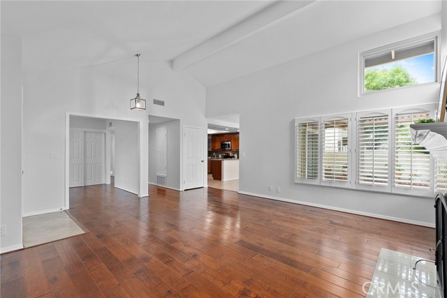 18301 Gum Tree Lane, Huntington Beach CA: https://media.crmls.org/medias/46c622be-e691-4892-8c30-6bfb5dcb0873.jpg