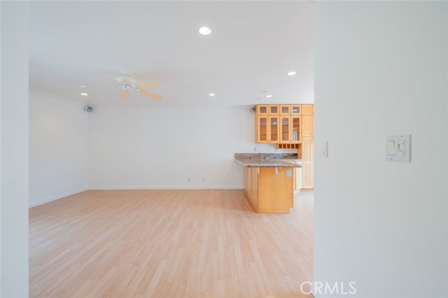Detail Gallery Image 12 of 33 For 1046 Royal Oaks Dr #B,  Monrovia,  CA 91016 - 3 Beds | 2/1 Baths