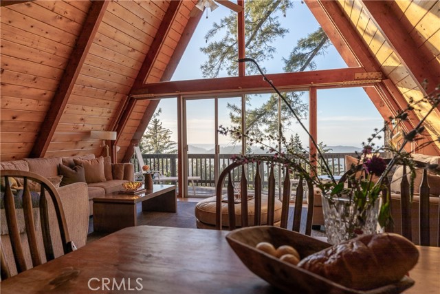 24032 Skyland Drive, Crestline CA: https://media.crmls.org/medias/46c6b341-b10b-4a4a-8623-07c58d7e1ebb.jpg