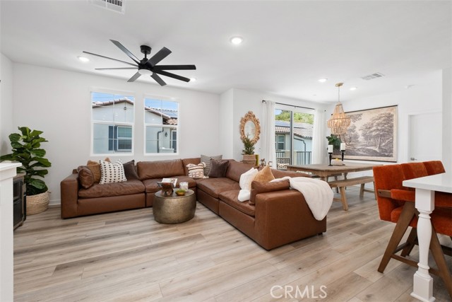 Image 5 of 51 For 242 Niebla Ln