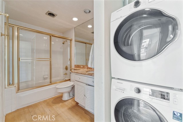 2910 Neilson Way, Santa Monica CA: https://media.crmls.org/medias/46c7bbd4-97ae-466c-b1a3-dc215acdaca3.jpg