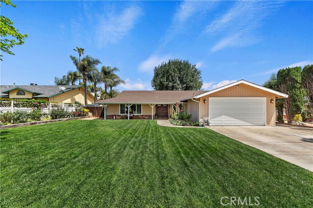 2073 Paddock Ln, Norco, CA 92860