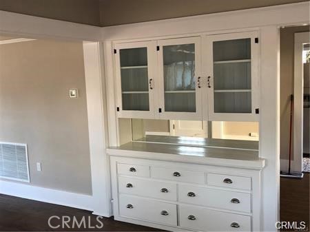 Detail Gallery Image 3 of 13 For 585 E Culver Ave, Orange,  CA 92866 - 2 Beds | 2 Baths