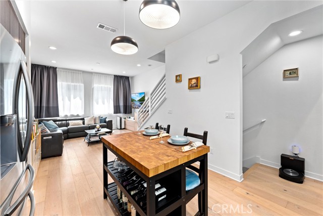 206 Alamo Court, Long Beach CA: https://media.crmls.org/medias/46ca77c0-82fe-4694-b3f6-c60a37519c52.jpg