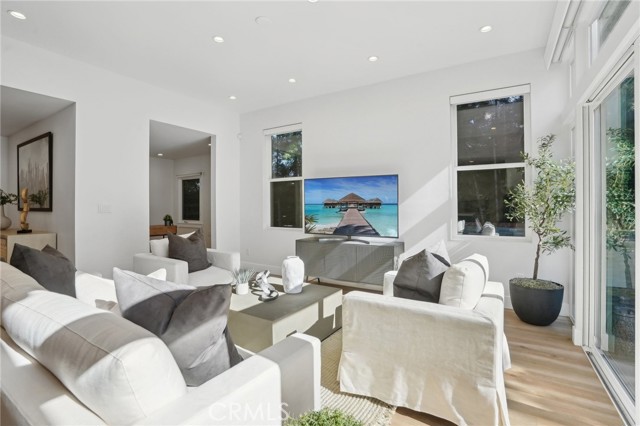 2501 N Poinsettia Avenue, Manhattan Beach CA: https://media.crmls.org/medias/46cb69fc-eee9-4fd9-ab64-5a69f683669b.jpg