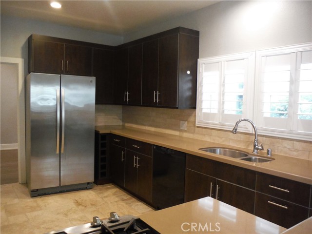 Detail Gallery Image 7 of 16 For 122 Roycroft Ave a,  Long Beach,  CA 90803 - 2 Beds | 1 Baths