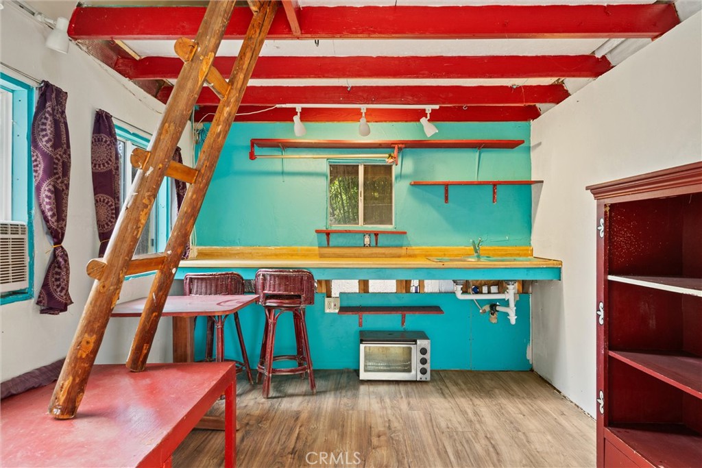 https://media.crmls.org/medias/46cc039b-7fc7-4dc6-b4e0-1c257282aa3d.jpg?preset=X-Large