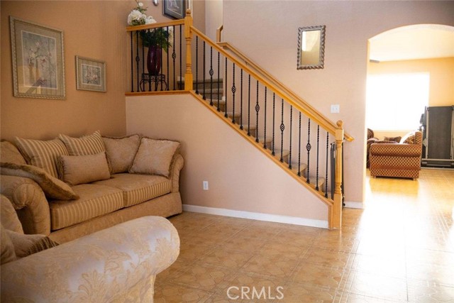Detail Gallery Image 2 of 15 For 377 Daisy Ct, Merced,  CA 95341 - 4 Beds | 2/1 Baths