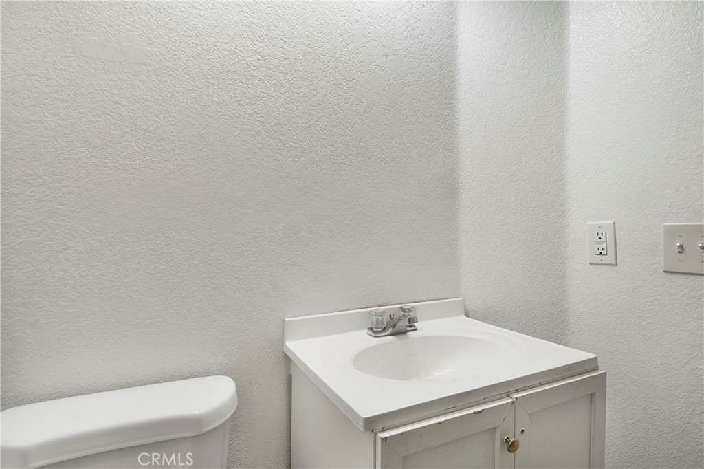 https://media.crmls.org/medias/46ccd90b-e9fe-4c02-960e-faa4cbb4ae09.jpg?preset=X-Large