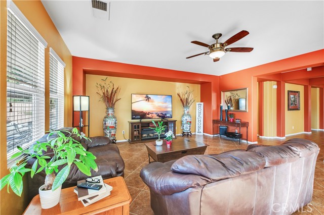 Detail Gallery Image 18 of 36 For 961 Indiangrass Dr, Hemet,  CA 92545 - 4 Beds | 2/1 Baths