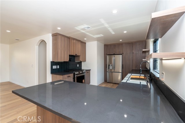 Detail Gallery Image 8 of 33 For 1242 W Summerland Ave, San Pedro,  CA 90732 - 2 Beds | 1 Baths