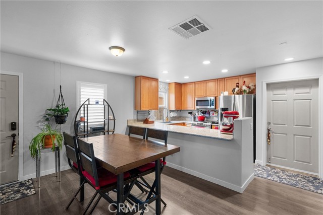 Detail Gallery Image 7 of 27 For 26146 Gravett Pl, Saugus,  CA 91350 - 4 Beds | 3 Baths