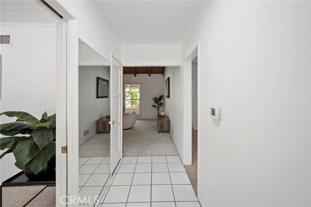 Detail Gallery Image 2 of 30 For 6820 Encino Ave, Van Nuys,  CA 91406 - 3 Beds | 2 Baths