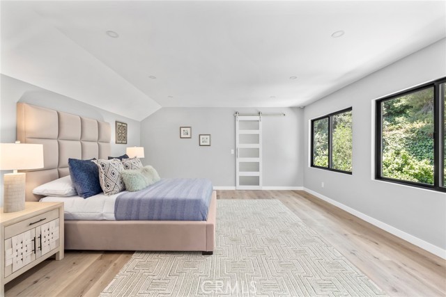 Detail Gallery Image 16 of 35 For 20101 Greenbriar Dr, Tarzana,  CA 91356 - 5 Beds | 4 Baths