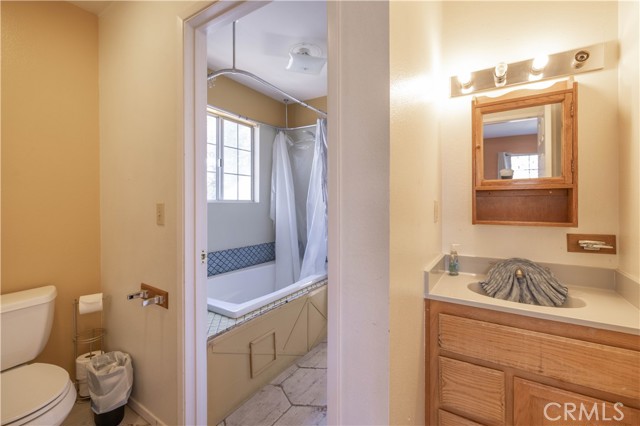 Detail Gallery Image 13 of 33 For 863 Ford Ln, Big Bear Lake,  CA 92315 - 4 Beds | 3/1 Baths