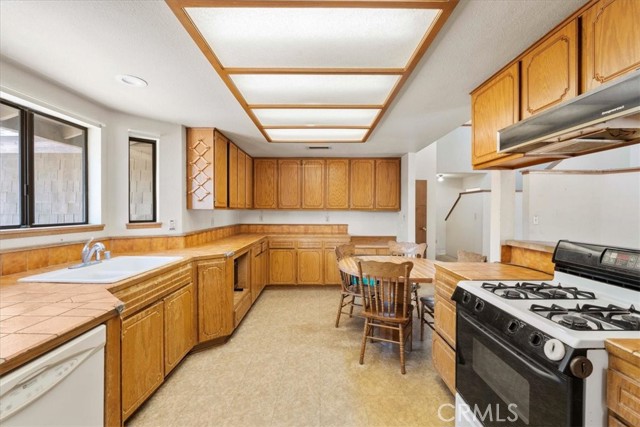 18510 Santa Fe Avenue, San Bernardino CA: https://media.crmls.org/medias/46cf3529-1f83-4ad4-b3ad-22a4d833390b.jpg