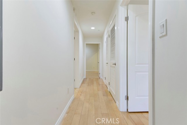 Detail Gallery Image 19 of 32 For 556 E Palm Ave #102,  Burbank,  CA 91501 - 3 Beds | 3 Baths