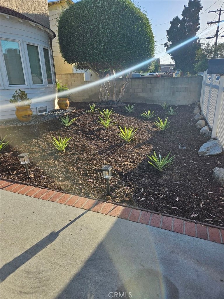 https://media.crmls.org/medias/46d08574-e378-4a9c-a447-7e56d749a860.jpg?preset=X-Large