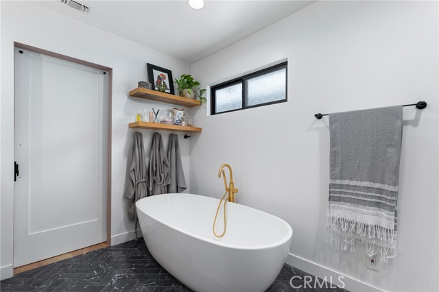 Detail Gallery Image 27 of 59 For 1707 10th St, Manhattan Beach,  CA 90266 - 4 Beds | 2/2 Baths