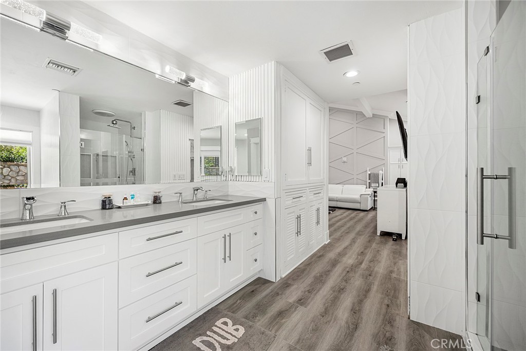 Double custom Sink & Vanity w/large walk-in shower