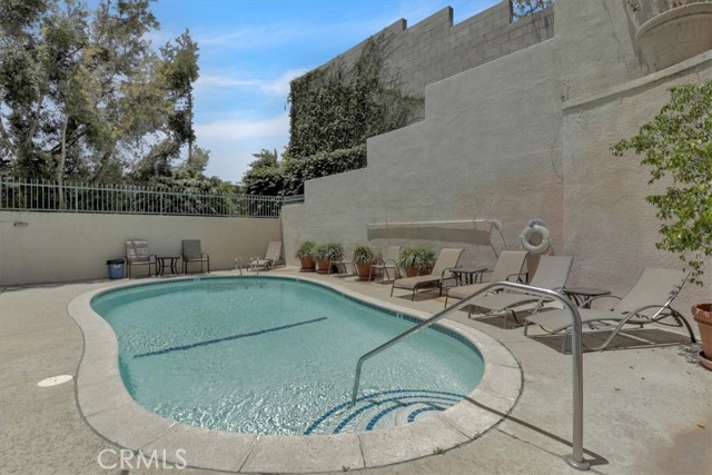 390 S Sepulveda Boulevard, Brentwood CA: https://media.crmls.org/medias/46d2344e-7d9c-42d2-8183-075f5072d0b9.jpg