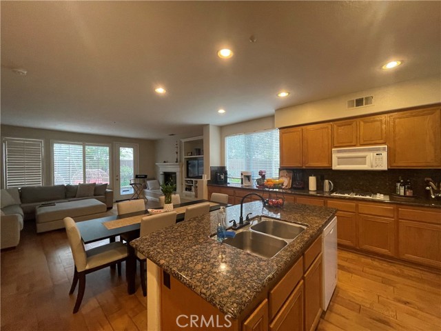 Detail Gallery Image 11 of 38 For 10 Acanthus, Rancho Santa Margarita,  CA 92688 - 5 Beds | 3 Baths