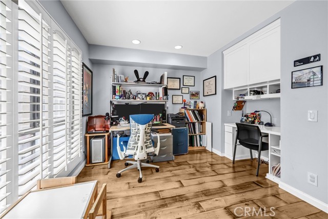 Detail Gallery Image 19 of 35 For 984 W Riverside Dr, Burbank,  CA 91506 - 3 Beds | 3 Baths