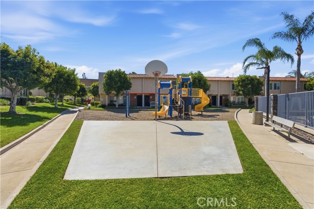 Detail Gallery Image 22 of 24 For 700 W La Veta #C7,  Orange,  CA 92868 - 2 Beds | 2 Baths