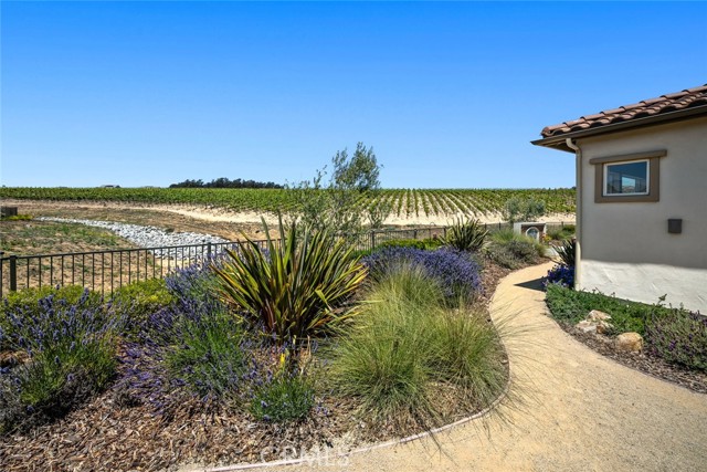 1330 Riley Lane, Nipomo CA: https://media.crmls.org/medias/46d4cfb7-8d89-43b8-8b41-131b3ea7de4c.jpg