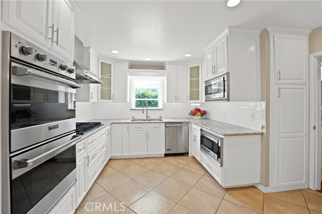 Detail Gallery Image 9 of 27 For 112 N Garfield Pl, Monrovia,  CA 91016 - 4 Beds | 2/1 Baths
