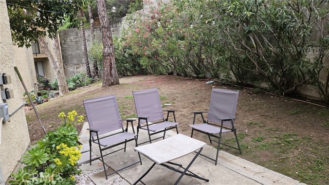 Detail Gallery Image 29 of 44 For 1881 Alpha Rd #17,  Glendale,  CA 91208 - 2 Beds | 3 Baths