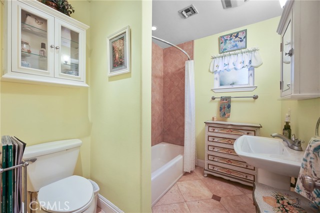 Detail Gallery Image 5 of 22 For 4344 Josie Ave, Lakewood,  CA 90713 - 5 Beds | 3 Baths