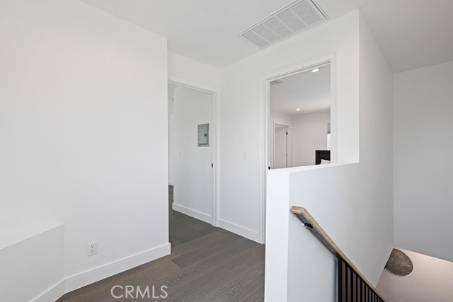 11245 Greenlawn Avenue, Culver City, California 90230, 5 Bedrooms Bedrooms, ,3 BathroomsBathrooms,Residential Lease,For Rent,11245 Greenlawn Avenue,CRSR25156538