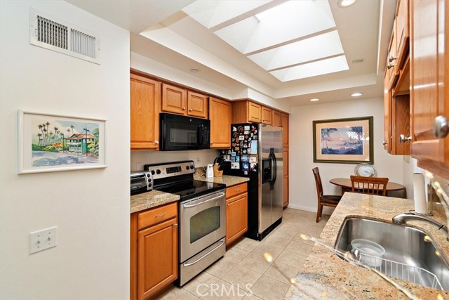 Detail Gallery Image 8 of 21 For 3470 Bahia Blanca #B,  Laguna Woods,  CA 92637 - 2 Beds | 2 Baths