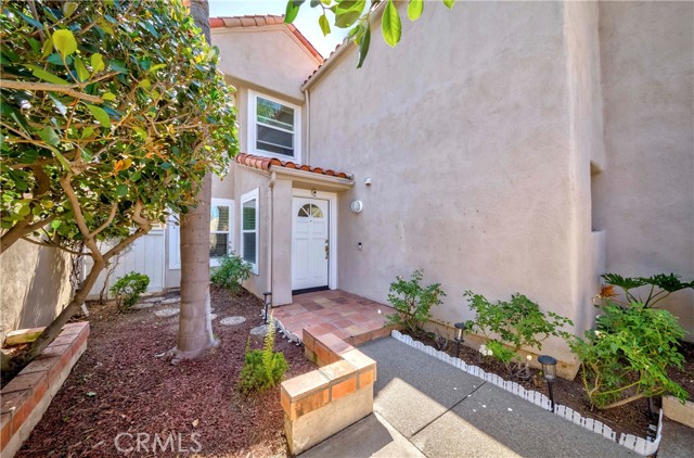 19 Las Cruces, Irvine CA: https://media.crmls.org/medias/46d7af14-8f41-42df-a0c6-a36a94fc8af8.jpg