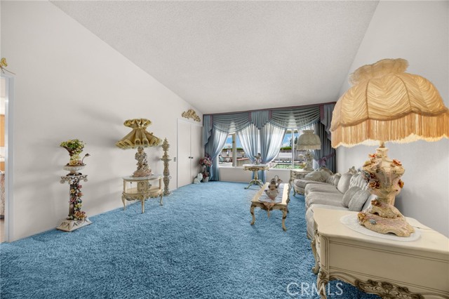 Detail Gallery Image 9 of 33 For 1516 Mesa Verde, Fullerton,  CA 92833 - 4 Beds | 2 Baths