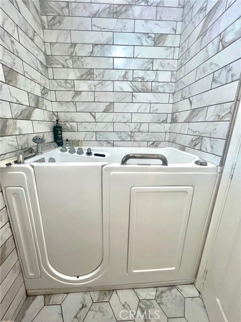 Detail Gallery Image 9 of 40 For 311 Concord Ln, Newport Beach,  CA 92660 - 2 Beds | 2 Baths