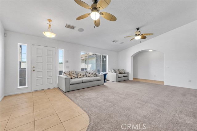 Detail Gallery Image 4 of 34 For 10180 Buffalo Rd, Oak Hills,  CA 92344 - 5 Beds | 4 Baths