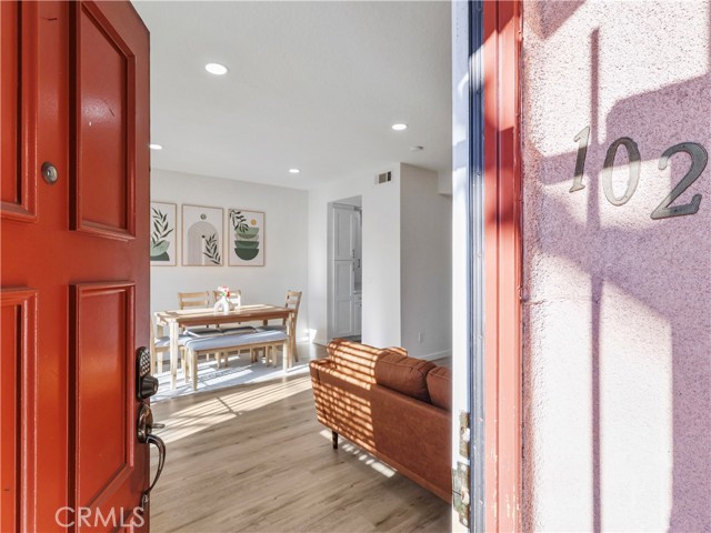 Detail Gallery Image 10 of 45 For 7320 Balboa Bld, Lake Balboa,  CA 91406 - 2 Beds | 2 Baths