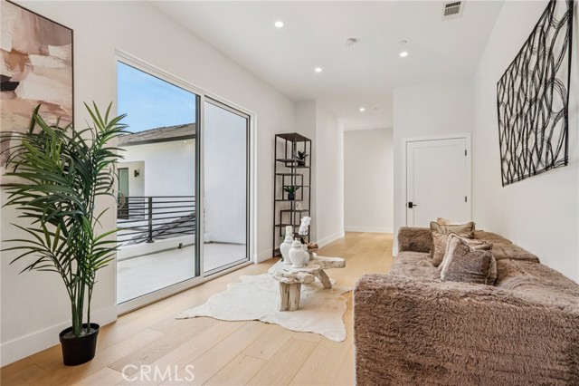 Detail Gallery Image 24 of 75 For 10511 Mary Bell Ave, Shadow Hills,  CA 91040 - 5 Beds | 5/1 Baths