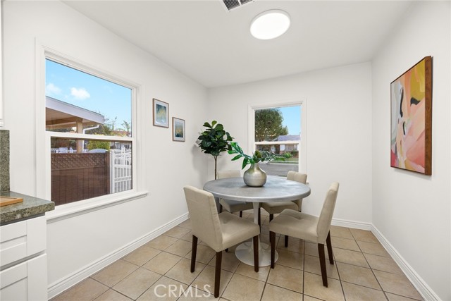 Detail Gallery Image 17 of 49 For 5052 Newcastle, Encino,  CA 91316 - 3 Beds | 2 Baths