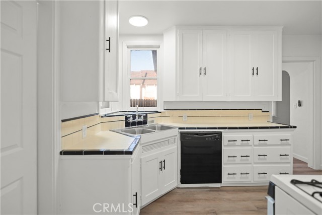 Detail Gallery Image 14 of 26 For 234 Linda Vista Dr, Bakersfield,  CA 93308 - 2 Beds | 1 Baths