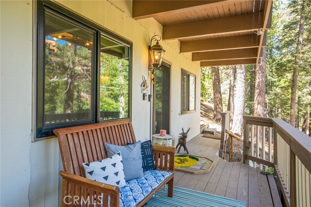 Detail Gallery Image 9 of 49 For 875 Brentwood Dr, Lake Arrowhead,  CA 92352 - 3 Beds | 2 Baths