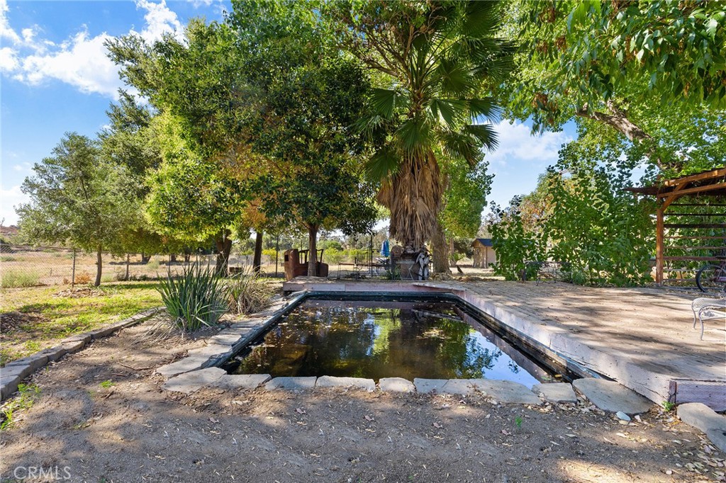 https://media.crmls.org/medias/46dea570-d72f-4240-9ef2-8fb48556e57b.jpg?preset=X-Large