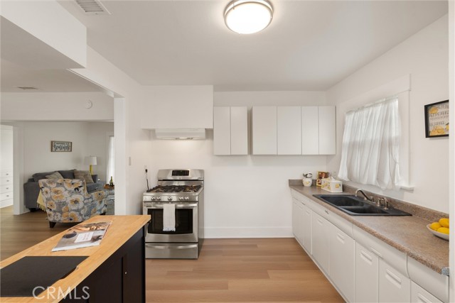 Detail Gallery Image 12 of 29 For 540 Loma, Long Beach,  CA 90814 - 3 Beds | 2 Baths