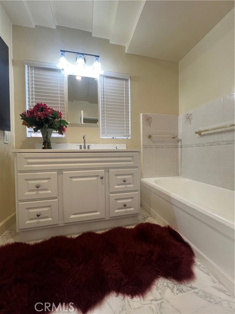 Detail Gallery Image 26 of 38 For 1933 S Corning St, Los Angeles,  CA 90034 - 2 Beds | 1 Baths