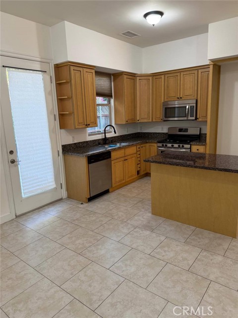 Detail Gallery Image 5 of 12 For 4220 Matilija Ave, Sherman Oaks,  CA 91423 - 3 Beds | 2 Baths