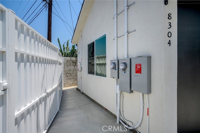8302 Webb Avenue, Sun Valley CA: https://media.crmls.org/medias/46dfc623-cc8d-4d88-bf1e-1b025d84587e.jpg