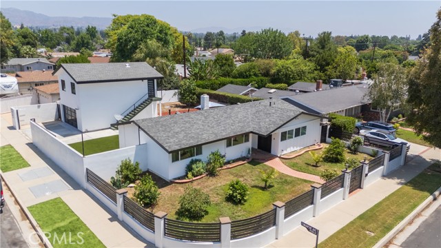 Detail Gallery Image 3 of 53 For 20133 Superior St, Chatsworth,  CA 91311 - 4 Beds | 3 Baths