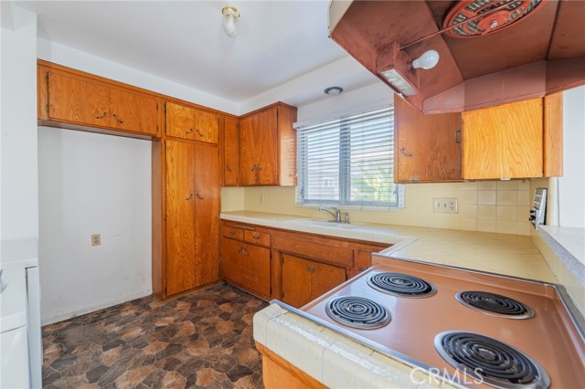 Detail Gallery Image 30 of 47 For 522 Avenue F, Redondo Beach,  CA 90277 - 5 Beds | 3 Baths